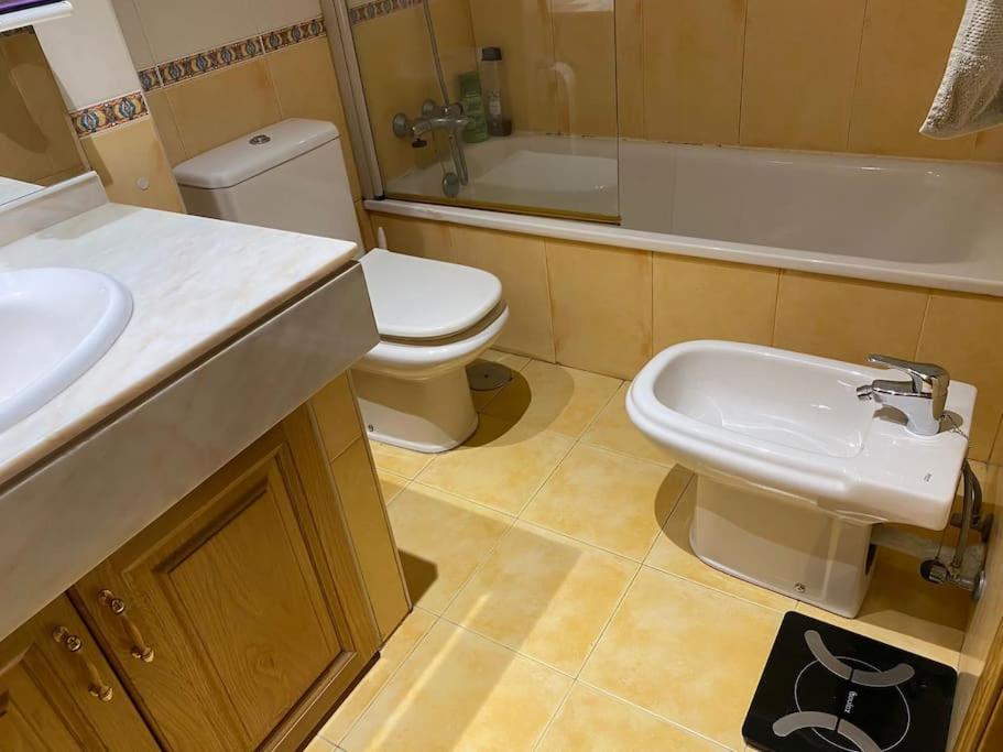 Amplio Apartamento Con Plaza De Parking. Apartment Gijon Bagian luar foto